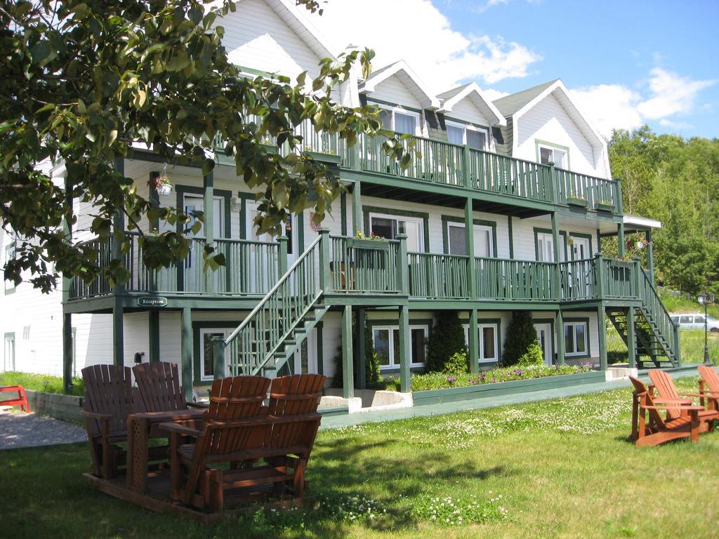 Hotel Sous La Croix 152725 Tadoussac Exteriér fotografie