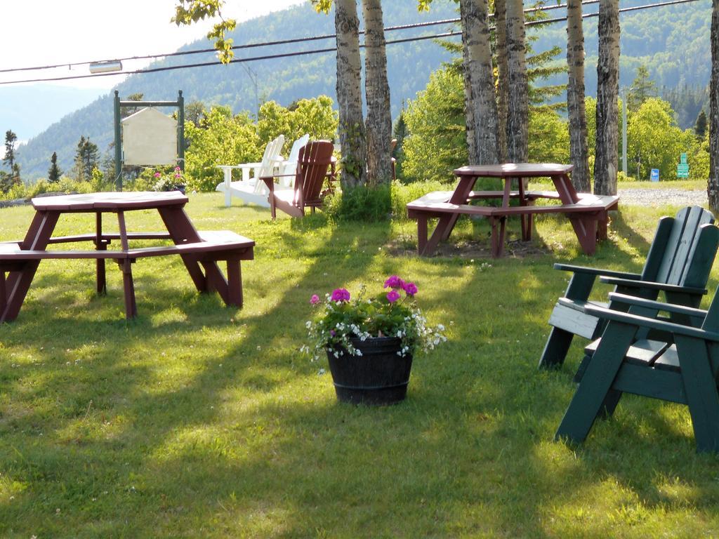Hotel Sous La Croix 152725 Tadoussac Exteriér fotografie
