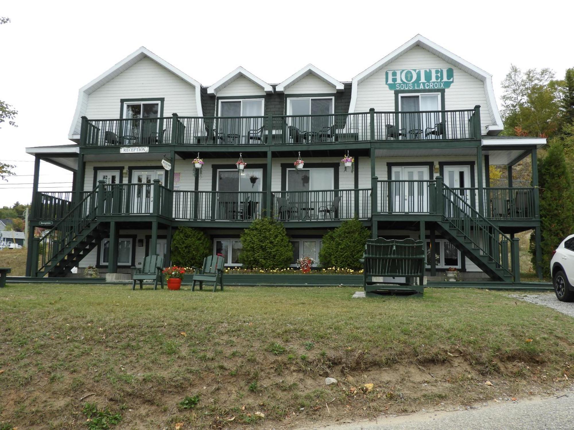 Hotel Sous La Croix 152725 Tadoussac Exteriér fotografie